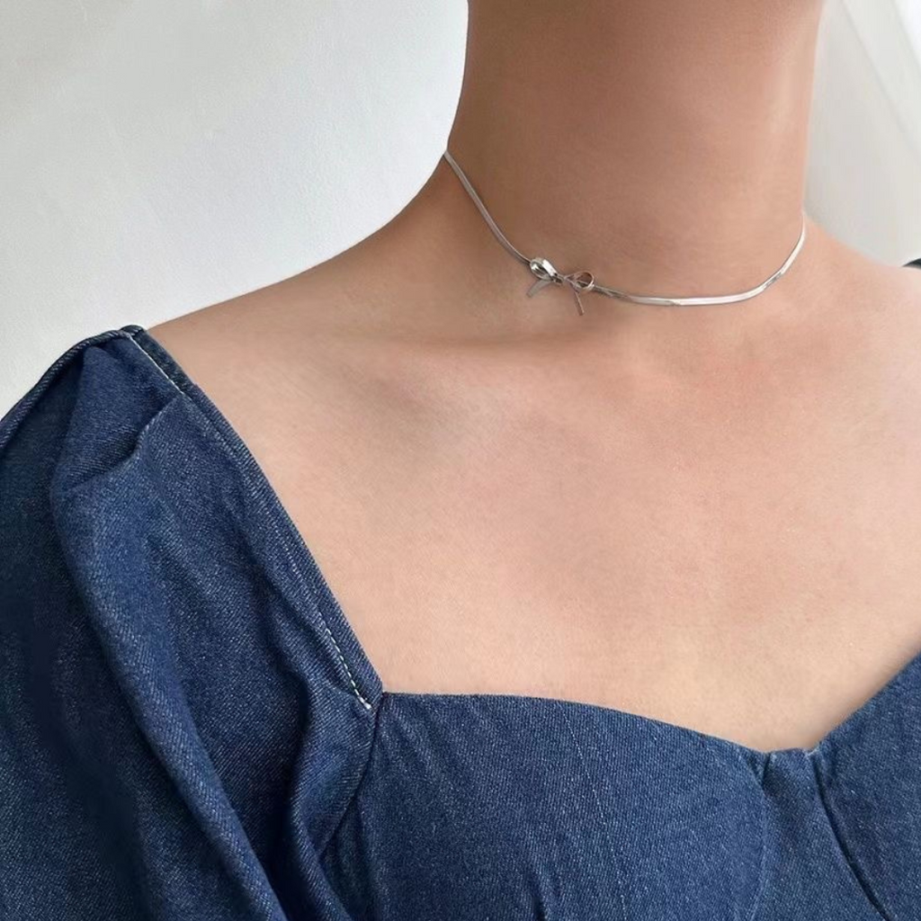 Bow Necklace