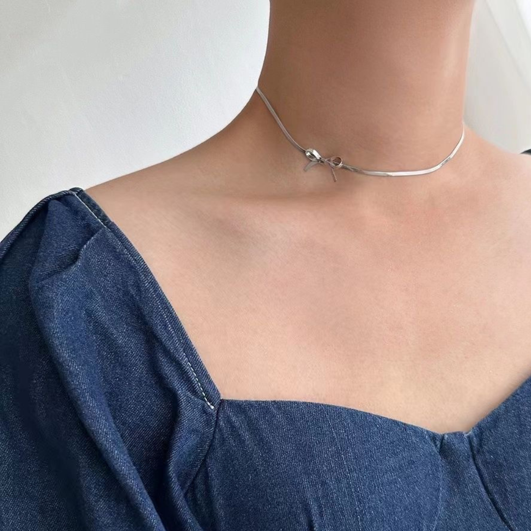 Bow Necklace
